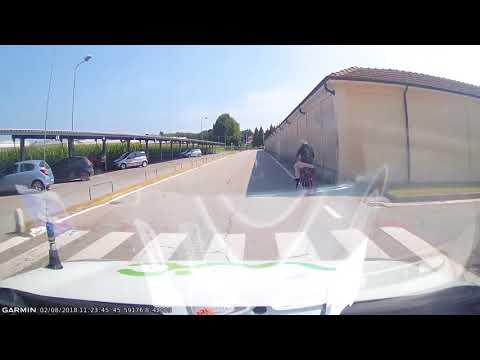 ciclista rischia la morte