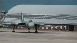 preview picture of video 'Avro Vulcan XH558 RAF Lyneham Family Day 2010'