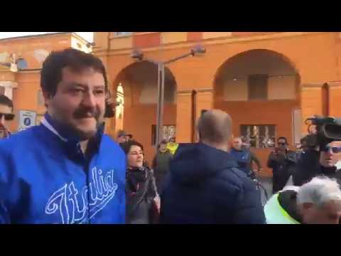 🔴 Matteo Salvini con Lucia Borgonzoni da Carpi (Modena) alla Fiera del cioccolato (10/11/2019)