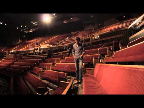 Mo Pitney's Standing Ovation