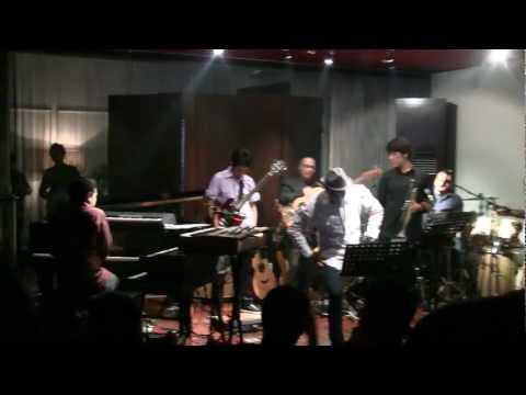 Glenn Fredly ft. Indra Lesmana - Sobat @ Mostly Jazz 03/12/11 [HD]