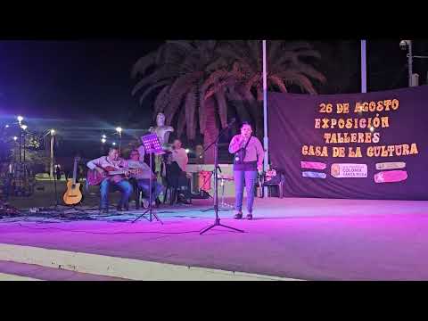 Gloria canta en plaza san martín, colonia santa rosa