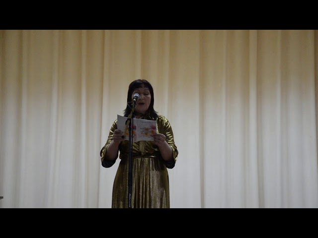 Фәния Мөхәммәтшина "Безнең гомерләрне озайталар җырлар" китабын чыгару уңаеннан оештырылган иҗат кичәсендә "Туган авылым Кодаш" шигырен укый