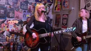 Hannah Lou Clark - Silent Type (live in Bristol, Apr &#39;17)