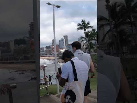 Quanto custa uma água na Barra? 💧🌴.