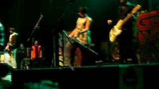 Cobra Starship - "Snakes On A Plane (Bring It)" / "Hollaback Boy" ft. Hey Monday April 10, 2009