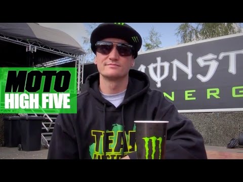 Moto - High Fives with Dean Ferris of Team Australia