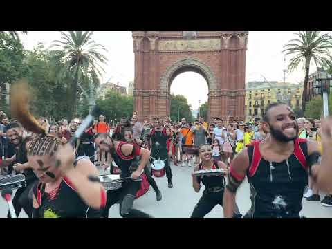 AAINJAA EN BARCELONA | ARCO DEL TRIUNFO EN LLAMAS 🔥