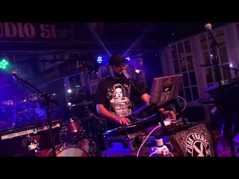 Doggmaster-Bedroom Dance