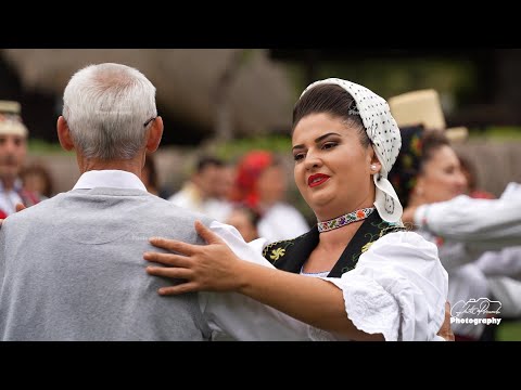 Joc în sat - Ansamblul Folcloric Național Transilvania (2)
