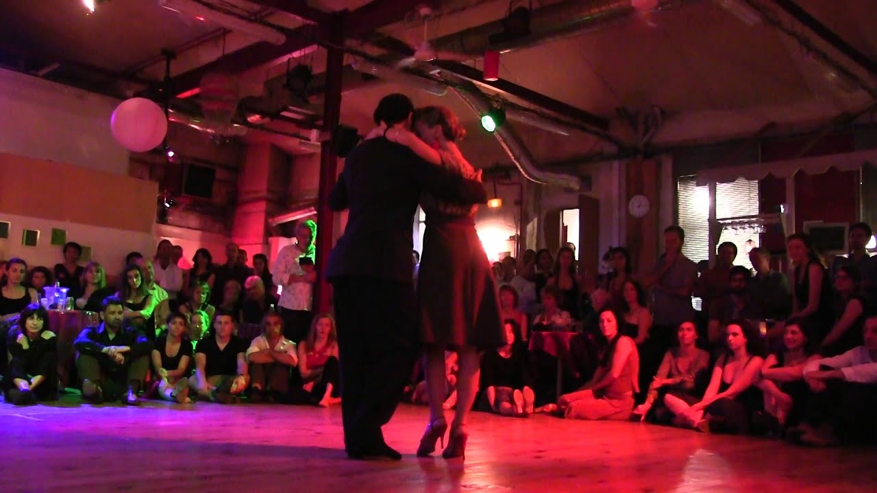 Video thumbnail for Trenzas par Gisela Passi et Stefano Giudice