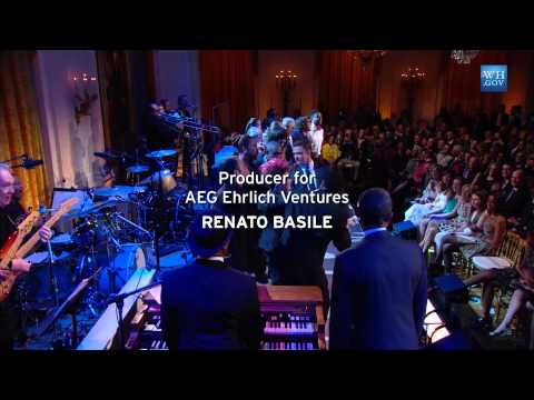 Booker T. Jones & Ensemble Perform Grand Finale "In the Midnight Hour" at In Performance