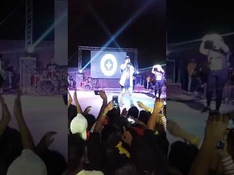 Redimi2 sorprende al publico en Honduras con trapstorno