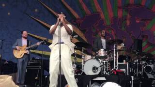 Leon Bridges -  Smooth Sailing @ 2017 New Orleans Jazz Festival 4-28-2017