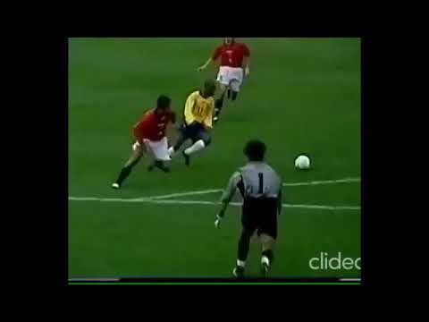 Edilson da Silva (Brasil) - 07/10/2001 - Brasil 2x0 Chile - 1 gol