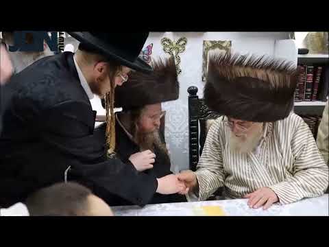 Shomrei Emunim Rebbes Visits Toldos Aharon rebbe In His Sukkah - Sukkos    5784