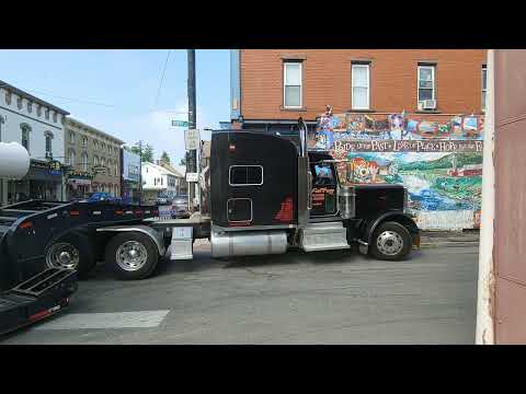 A Tight Truck Turn 1 MillionViews: Navigating an Oversized Load Through a Small Town Intersection