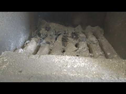 Palenie drewnem w piecu na ekogroszek Nie róbcie tego. Więcej minusów od plusów !!!