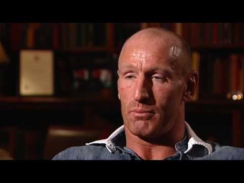 Rugby star Gareth Thomas reveals he's gay