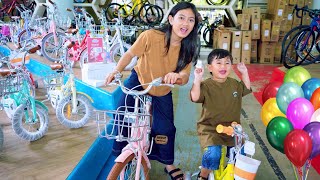 Download lagu JOY OF GETTING A NEW BIKE 🥳 SALSA AZAM BOUGHT A BIKE AT BUILD A BIKE mp3
