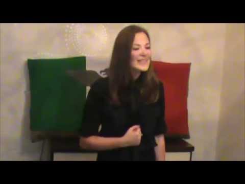 Giovinezza, cantata da una ragazza fascista