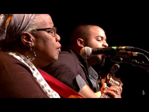 Madisen Ward and The Mama Bear - Whole Lotta Problems (eTown webisode #905)