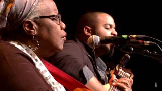 Madisen Ward and The Mama Bear - Whole Lotta Problems (eTown webisode #905)