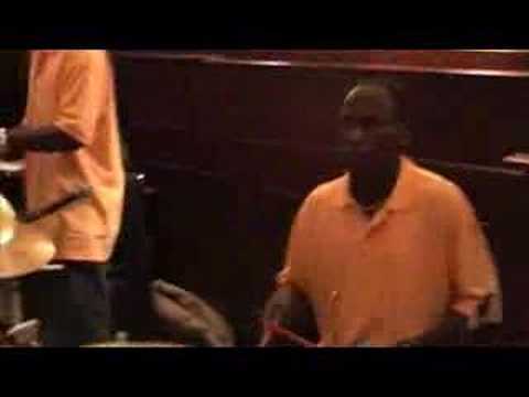 Quincy kantando ku D.R.E.A.M     Duna Tempu Tempu