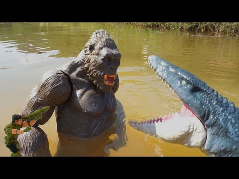 KONG UNDER THE WATER Vs. MOSASAURUS |  BOBOTV