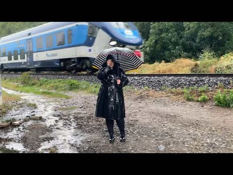 REGENPAAR-MEETING WITH THE TRAIN/BLACK PVC RAINCOAT 