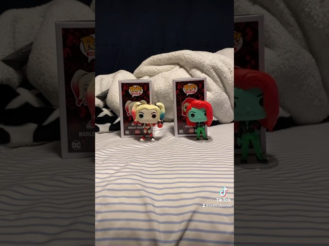 Vídeo relacionado con Funko Bitty Pop! DC - Harley Quinn, The Joker, Poison Ivy Y una Minifigura Misteriosa Sorpresa - 0.9 Inch (2.2 Cm) - DC Comics Coleccionable- Repisa Apilable Incluida - Idea de Regalo