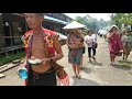 Mengantar Anak Kecil Pertama Kali Mandi Ke Sungai Dengan Upacara Adat Suku Iban Di Kalimantam Barat