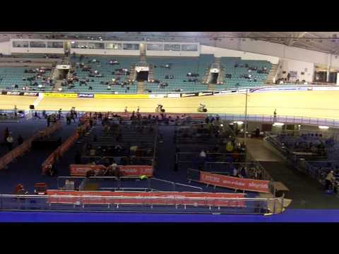 Sprint Final Heat 2 - Chris Hoy v Matt Crampton
