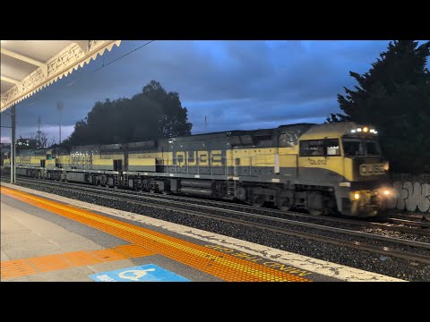 QUBE QL012 QL10 QL11 7WM7 Steel train Middle Footscray