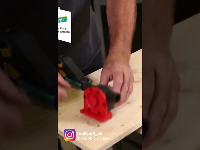 Vídeo relacionado con wolfcraft Bomba de agua perforadora autocebante - 2207000 - Potente y ligera, ideal para jardín y lechos de agua hasta 3000 l/h