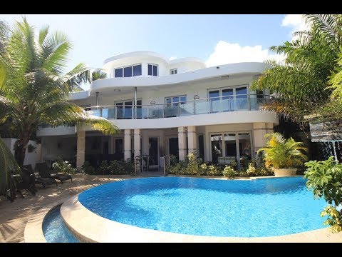 Luxury modern villa with excellent rental potential