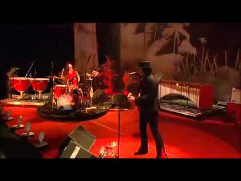 The White Stripes - Glastonbury 2005 - 01 Dead Leaves And The Dirty Ground