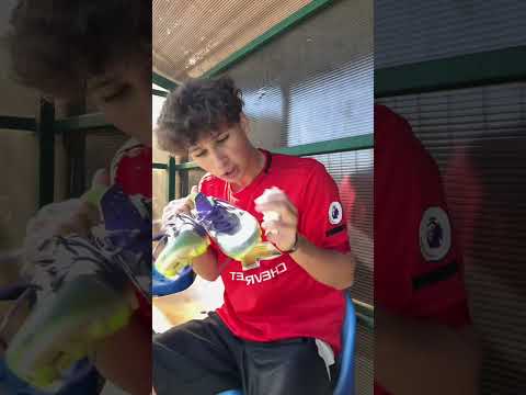 Друг з новими бутсами🤣 #футбол #football #footballskills