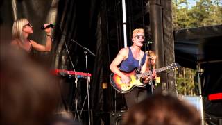 Mother Mother at Rock The Shores 2014: Tic Toc