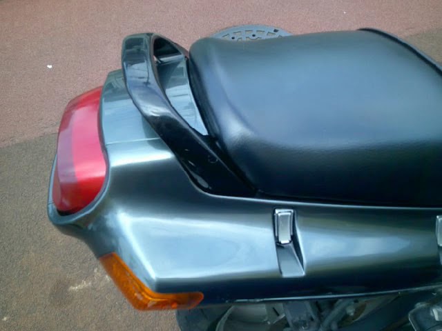 NO.5703　ＺＺＲ４００　Ｎ型　後期モデル　水冷４サイクル１６バルブ４気筒エンジン　メタリックライトブルー　☆彡 400スポーツの復権を目指して 4気筒400エンジンを搭載する新型ZX-4R