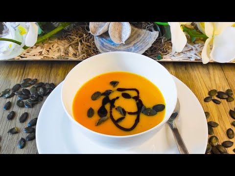 Cremige Hokkaido Suppe, Kürbis Suppe mit Kartoffeln, Kokosmilch und Ingwer, schnell und einfach