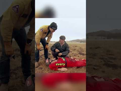 ¿Qué sucede si te caes de un helicóptero en una bola gigante?