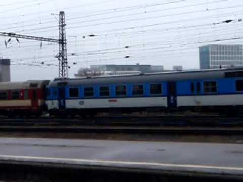 Brno hl. n., souprava v novém barevném schématu ČD