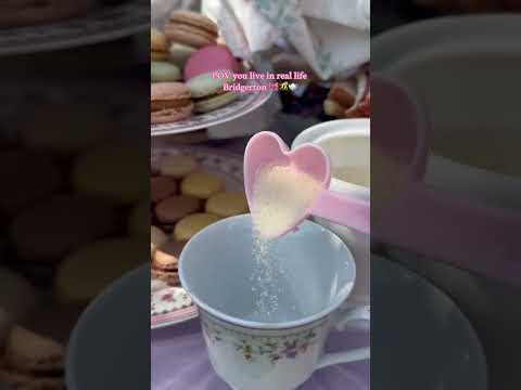 My personality is back 🎀🫖🐝 #bridgerton #bridgertonnetflix #regencyera #regencycore #polin