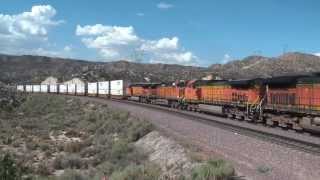 preview picture of video 'All Dash 9 Consist Leads a BNSF Intermodal at Silverwood HD'