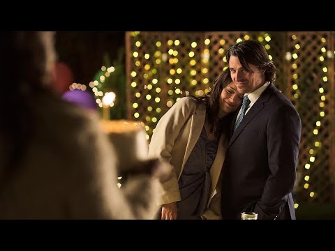 Finge di essere il suo ragazzo per le feste | Un fidanzato in regalo | Film Completo