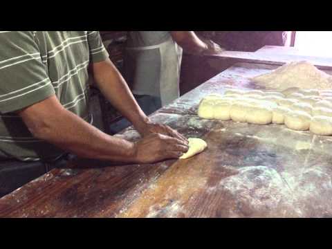 Procedimiento para hacer bolillos o virotes