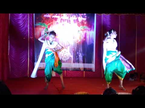 Mi Hai Koli Sorilya Hori (Shrikant Narayan) - Marathi Koligeet I Dance by @Bhakti and @Bharti