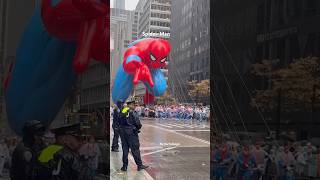 SPIDER-MAN 🥰🥰fue uno de los globos nuevos en el desfile de Thanksgiving en Nueva York 🥰