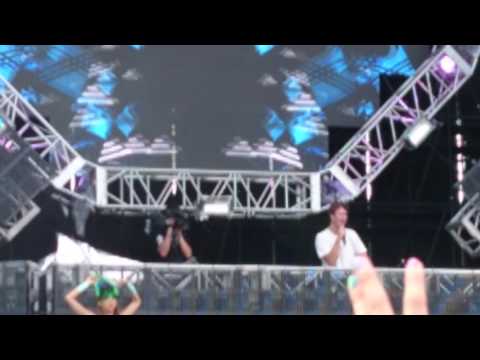 Ansolo　dropped Temptation  at UltraJapan Simon de jano, Still Young & Madwill MOV 1686